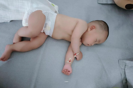 张北3个月宝宝怎么抱